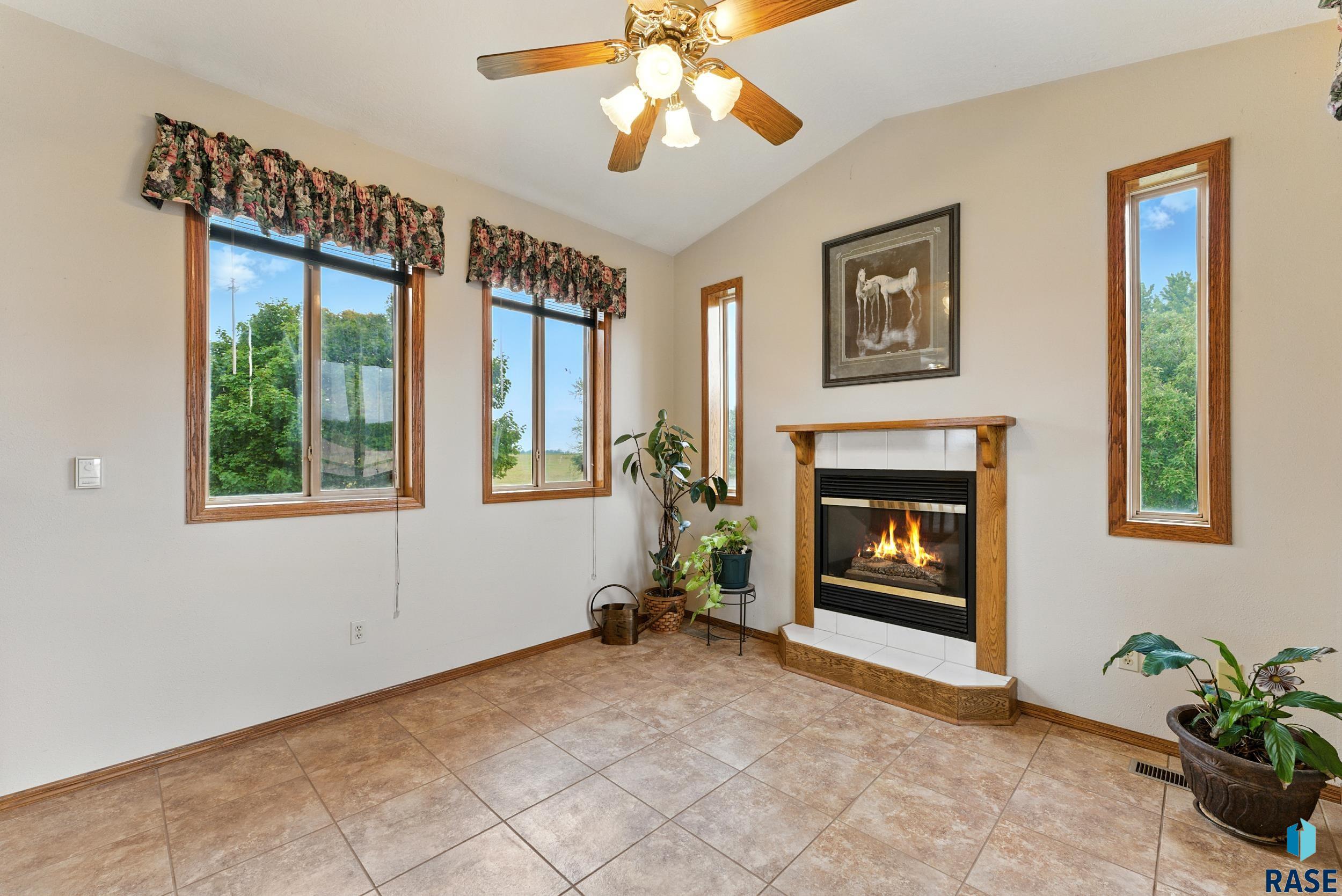 Lennox, South Dakota 57039, United States, 5 Bedrooms Bedrooms, ,3 BathroomsBathrooms,Residential,Active,212942