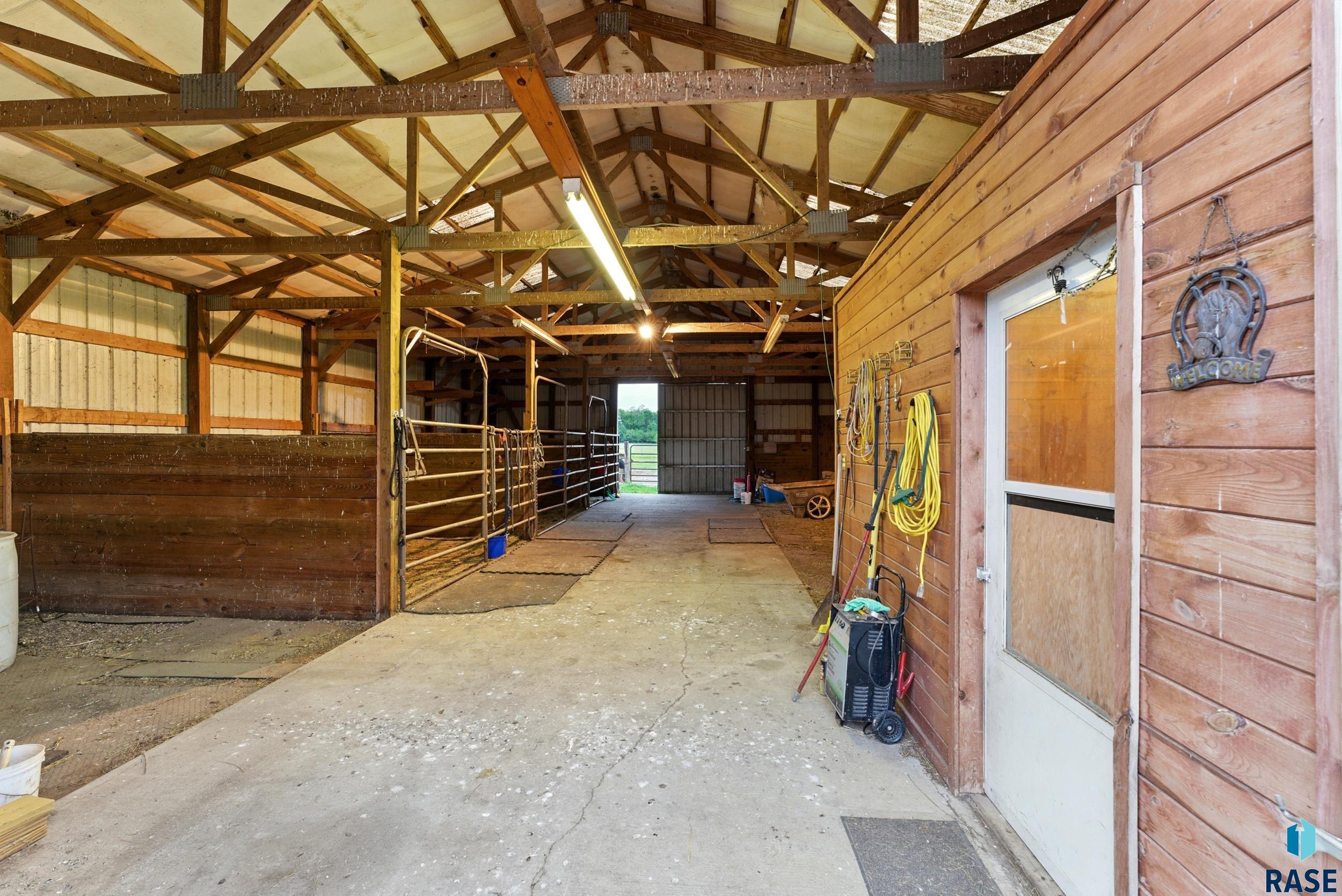 Lennox, South Dakota 57039, United States, 5 Bedrooms Bedrooms, ,3 BathroomsBathrooms,Residential,Active,212942