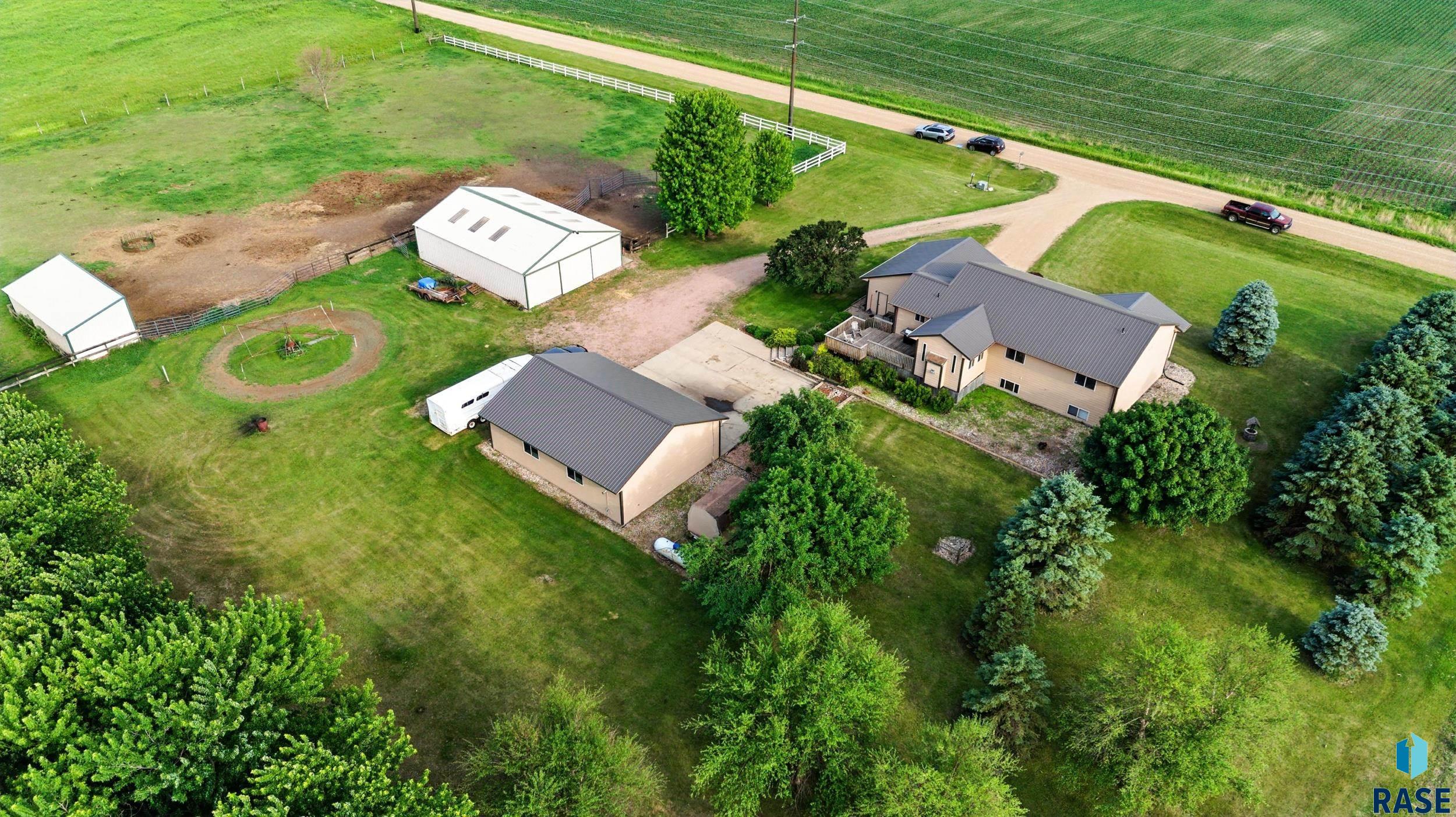 Lennox, South Dakota 57039, United States, 5 Bedrooms Bedrooms, ,3 BathroomsBathrooms,Residential,Active,212942