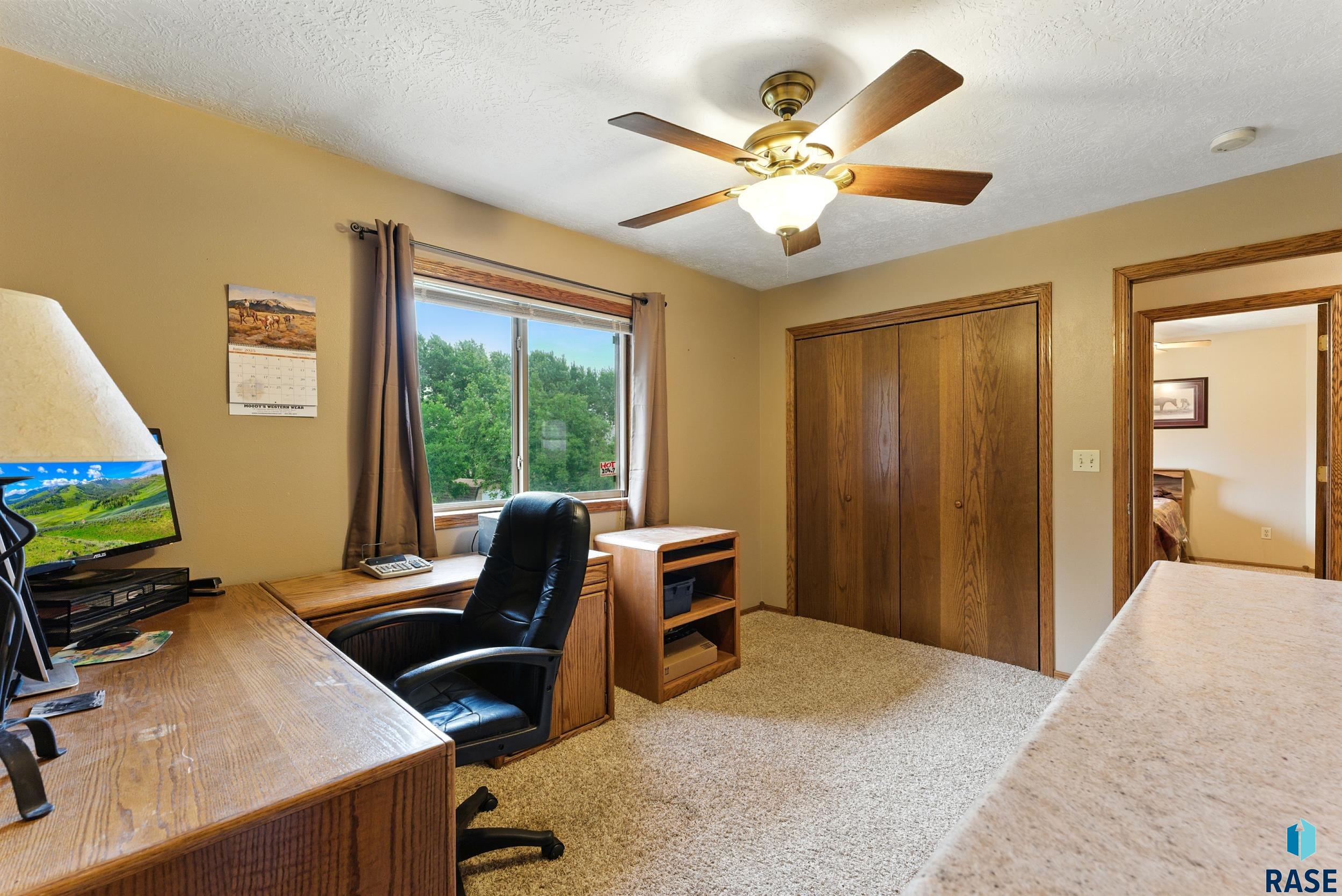 Lennox, South Dakota 57039, United States, 5 Bedrooms Bedrooms, ,3 BathroomsBathrooms,Residential,Active,212942