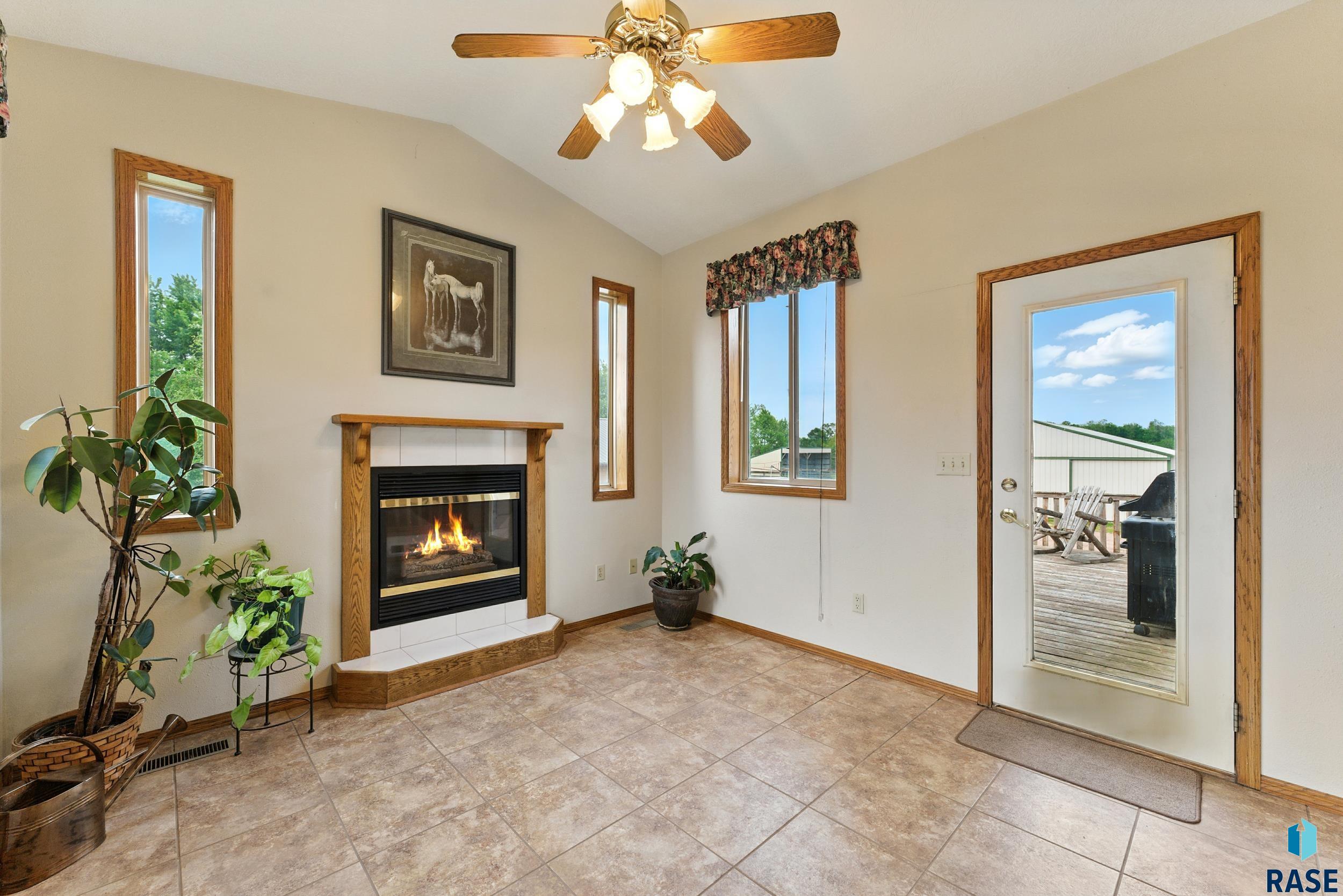 Lennox, South Dakota 57039, United States, 5 Bedrooms Bedrooms, ,3 BathroomsBathrooms,Residential,Active,212942