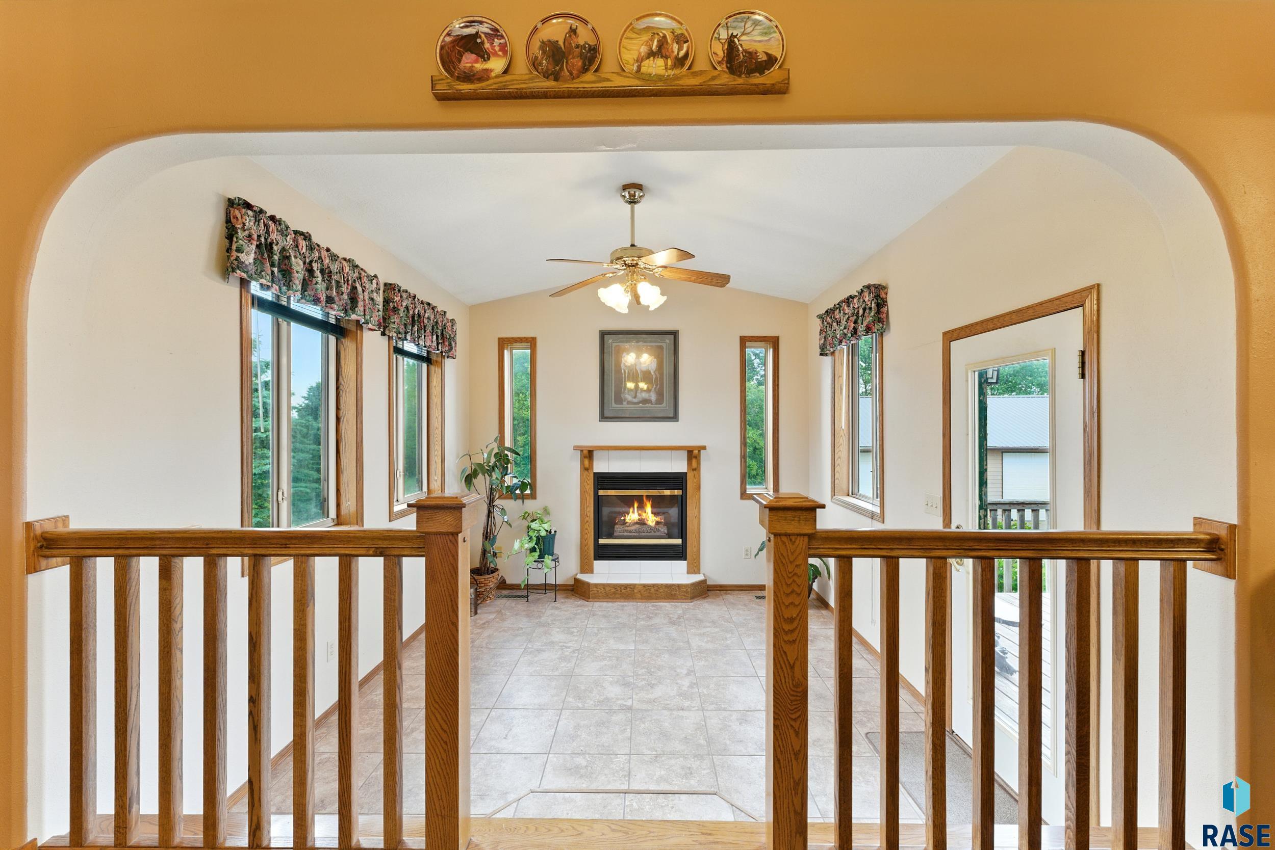 Lennox, South Dakota 57039, United States, 5 Bedrooms Bedrooms, ,3 BathroomsBathrooms,Residential,Active,212942