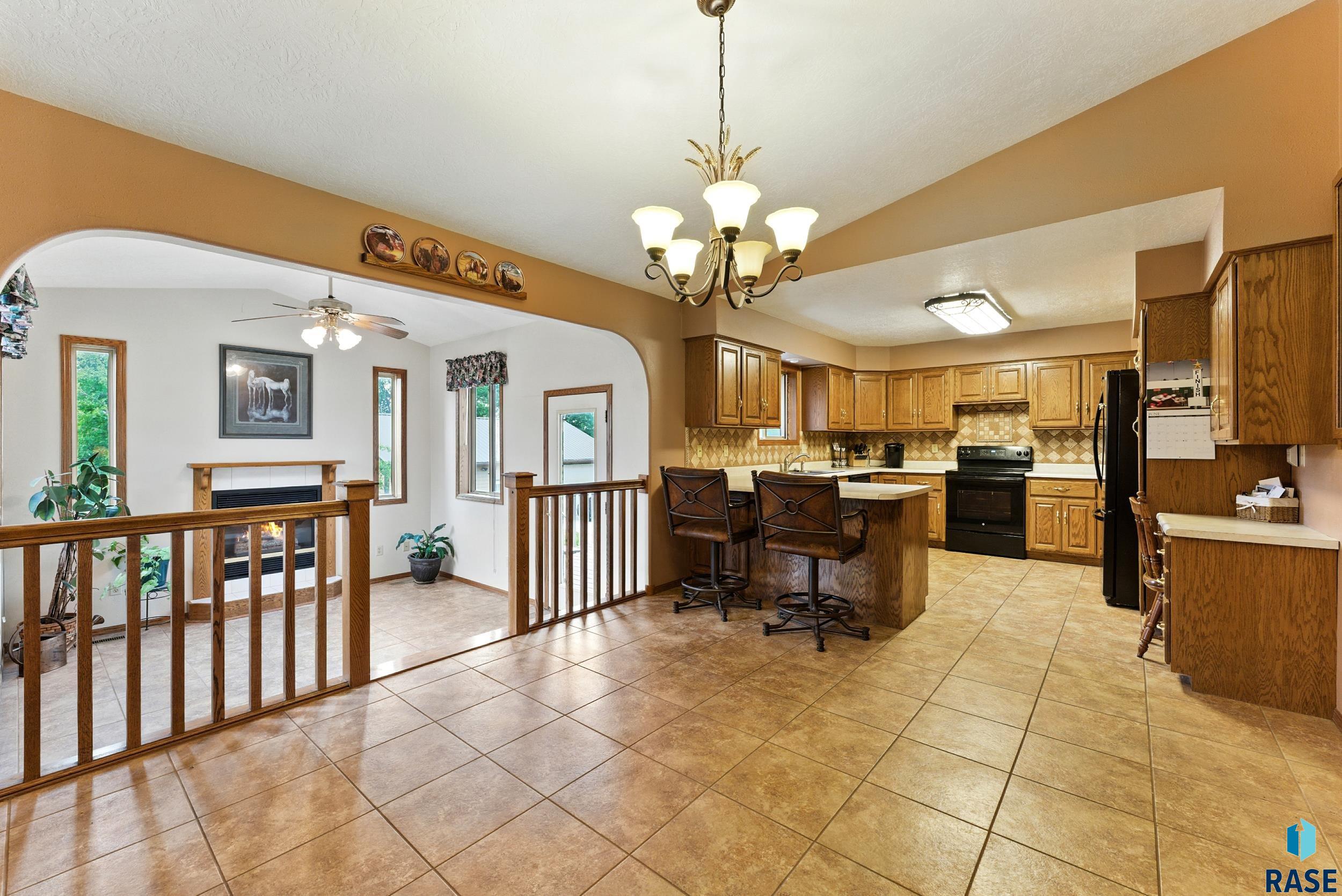 Lennox, South Dakota 57039, United States, 5 Bedrooms Bedrooms, ,3 BathroomsBathrooms,Residential,Active,212942