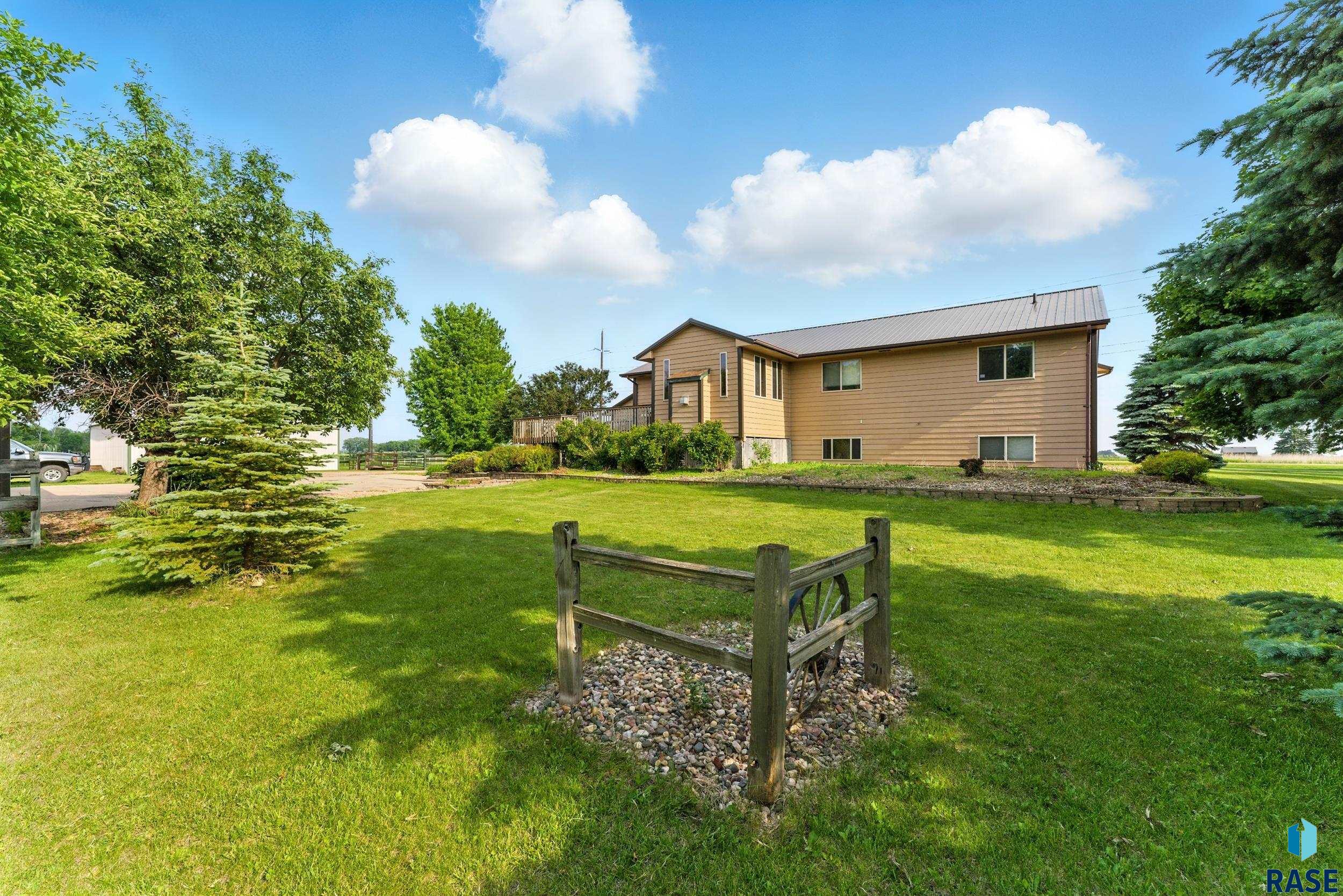 Lennox, South Dakota 57039, United States, 5 Bedrooms Bedrooms, ,3 BathroomsBathrooms,Residential,Active,212942