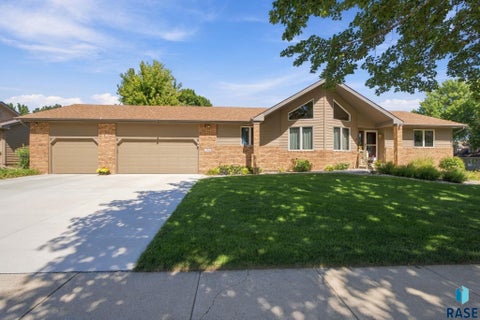 Photo of 2908 E 51st St, Sioux Falls, SD 57103 (MLS # 22607125)