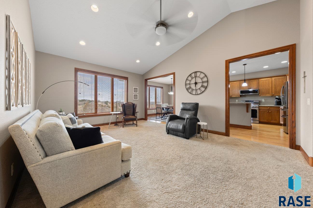 2013 Ridgeway Pl