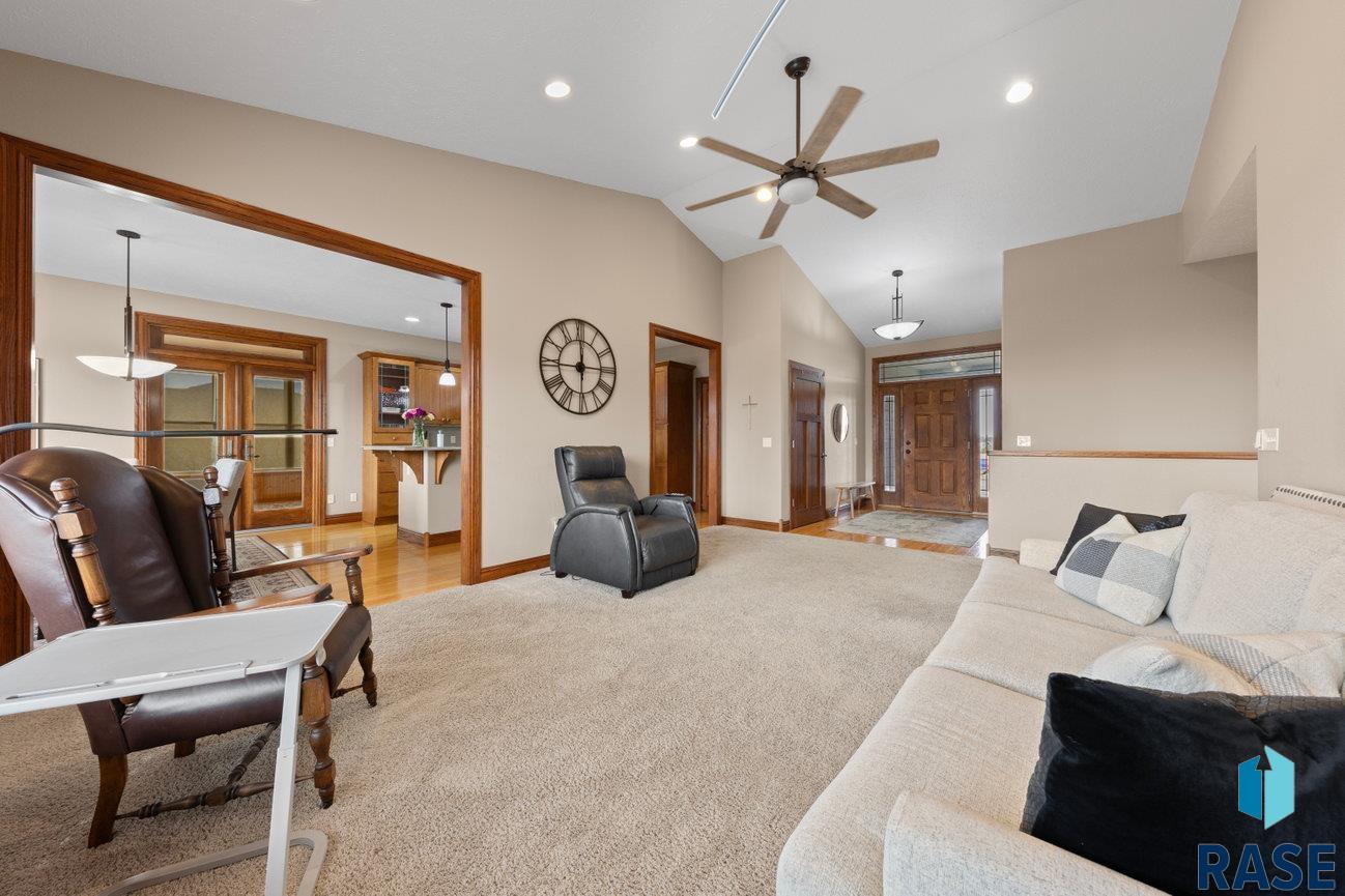 2013 Ridgeway Pl