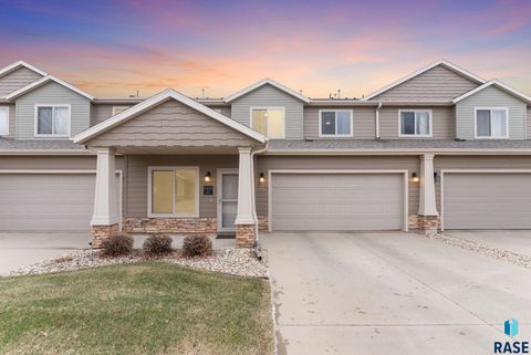 Photo of 5400 S Cobblestone Pl 7 #7, Sioux Falls, SD 57108 (MLS # 22602878)