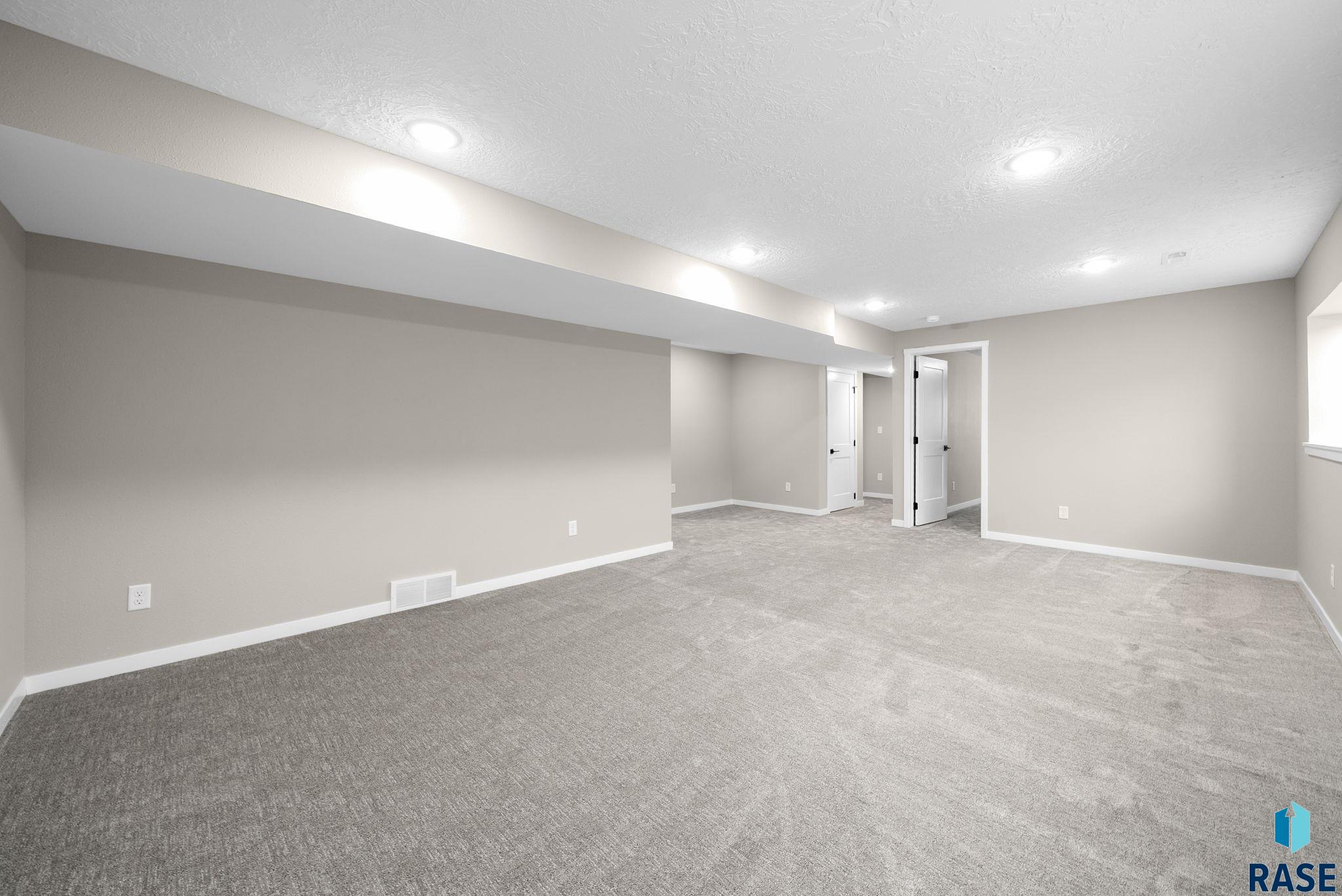 Harrisburg, South Dakota 57032, United States, 4 Bedrooms Bedrooms, ,2 BathroomsBathrooms,Residential,Active,235841