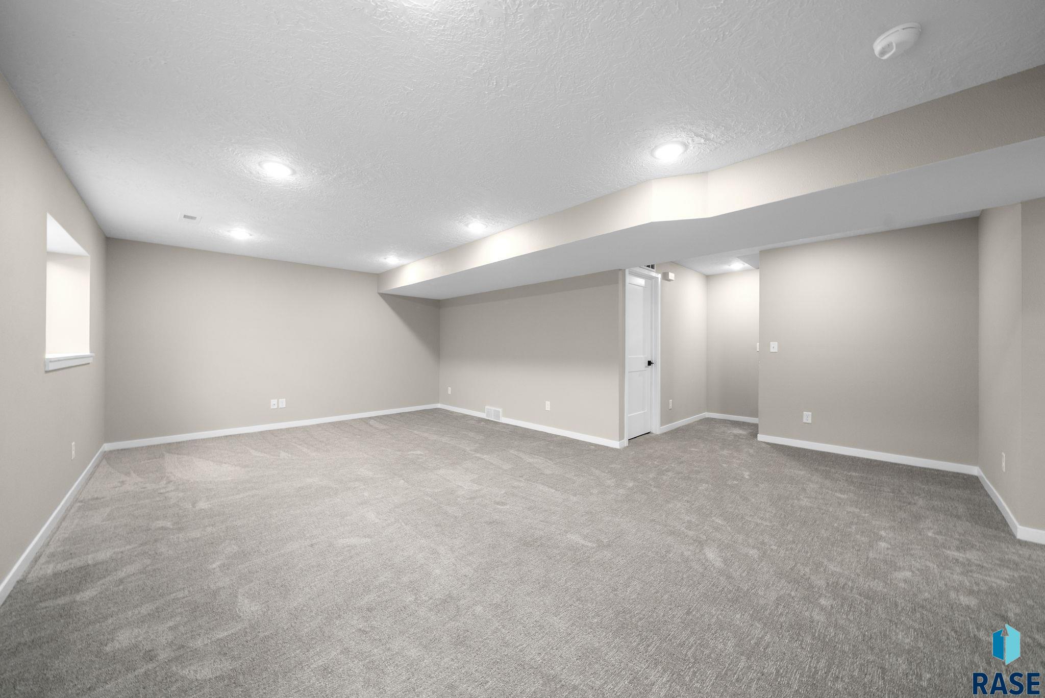 Harrisburg, South Dakota 57032, United States, 4 Bedrooms Bedrooms, ,2 BathroomsBathrooms,Residential,Active,235841