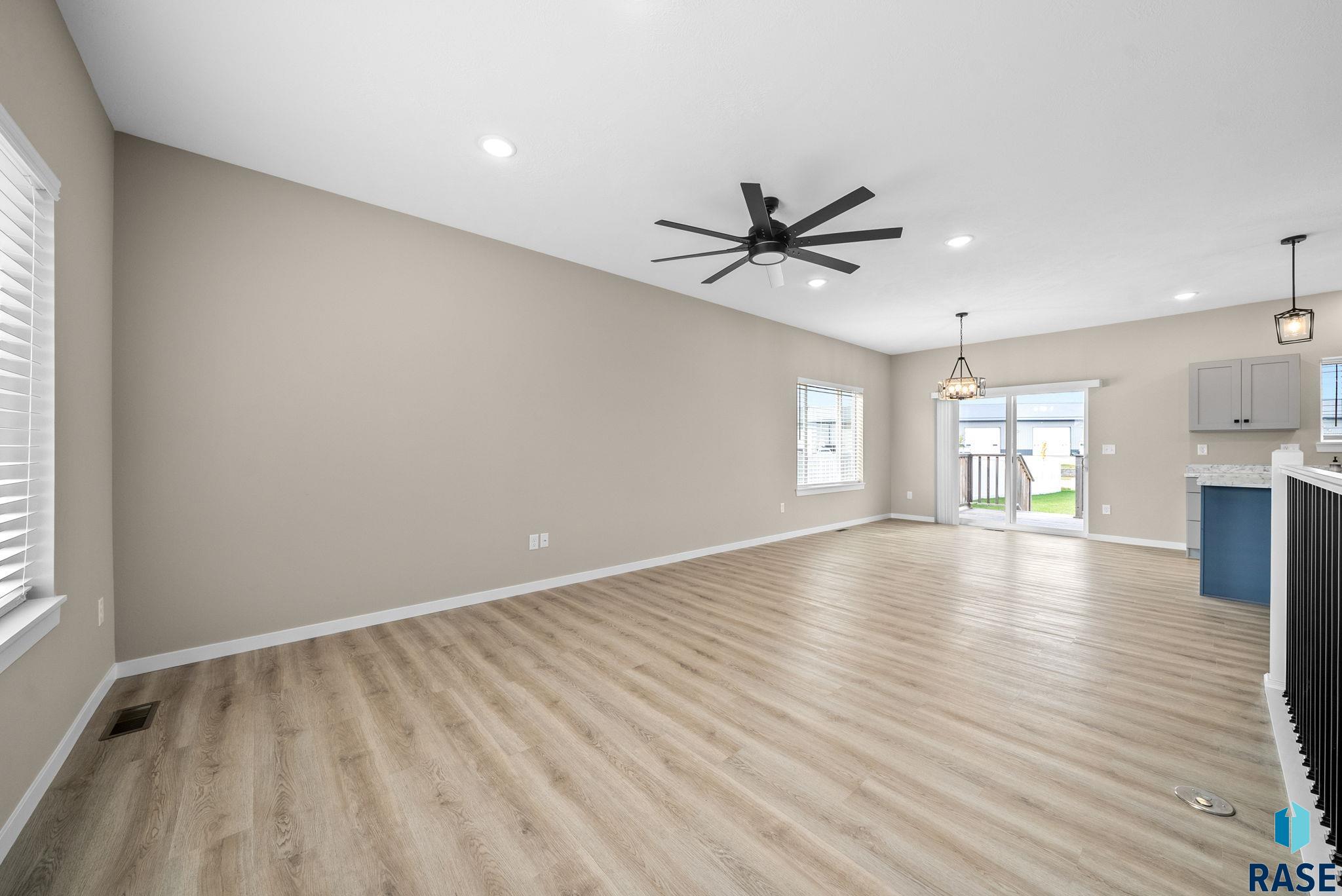 Harrisburg, South Dakota 57032, United States, 4 Bedrooms Bedrooms, ,2 BathroomsBathrooms,Residential,Active,235841