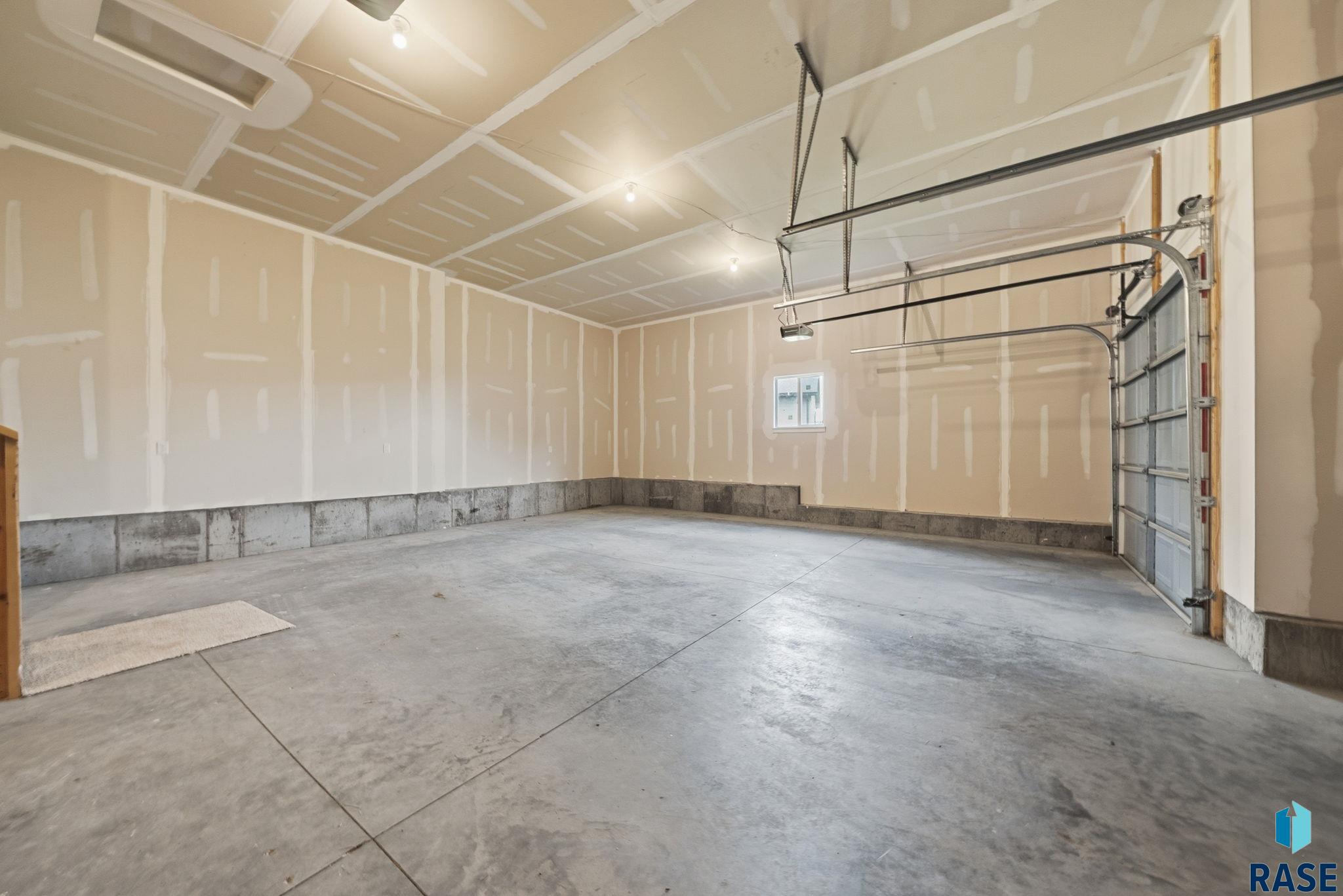 Harrisburg, South Dakota 57032, United States, 4 Bedrooms Bedrooms, ,2 BathroomsBathrooms,Residential,Active,235841