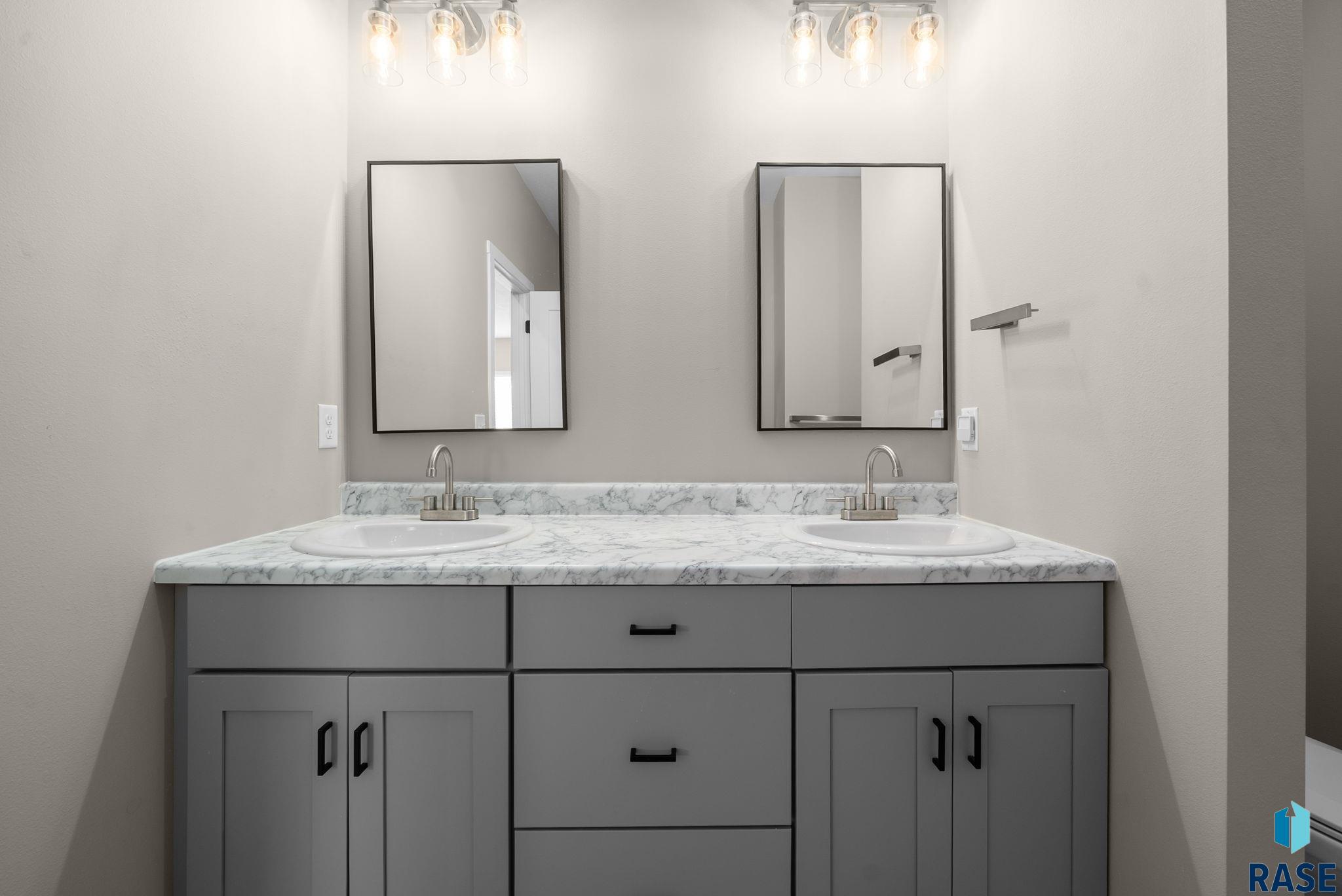 Harrisburg, South Dakota 57032, United States, 4 Bedrooms Bedrooms, ,2 BathroomsBathrooms,Residential,Active,235841