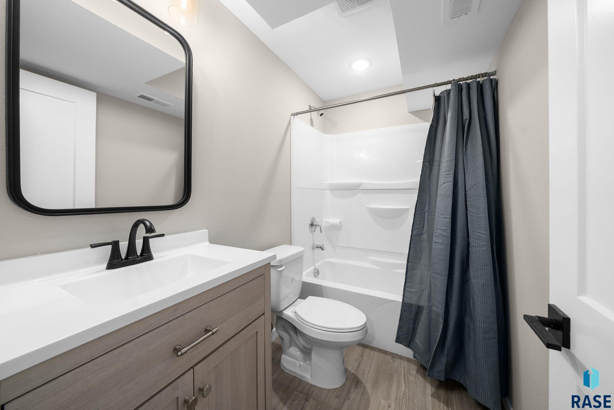 Harrisburg, South Dakota 57032, United States, 4 Bedrooms Bedrooms, ,2 BathroomsBathrooms,Residential,Active,235841