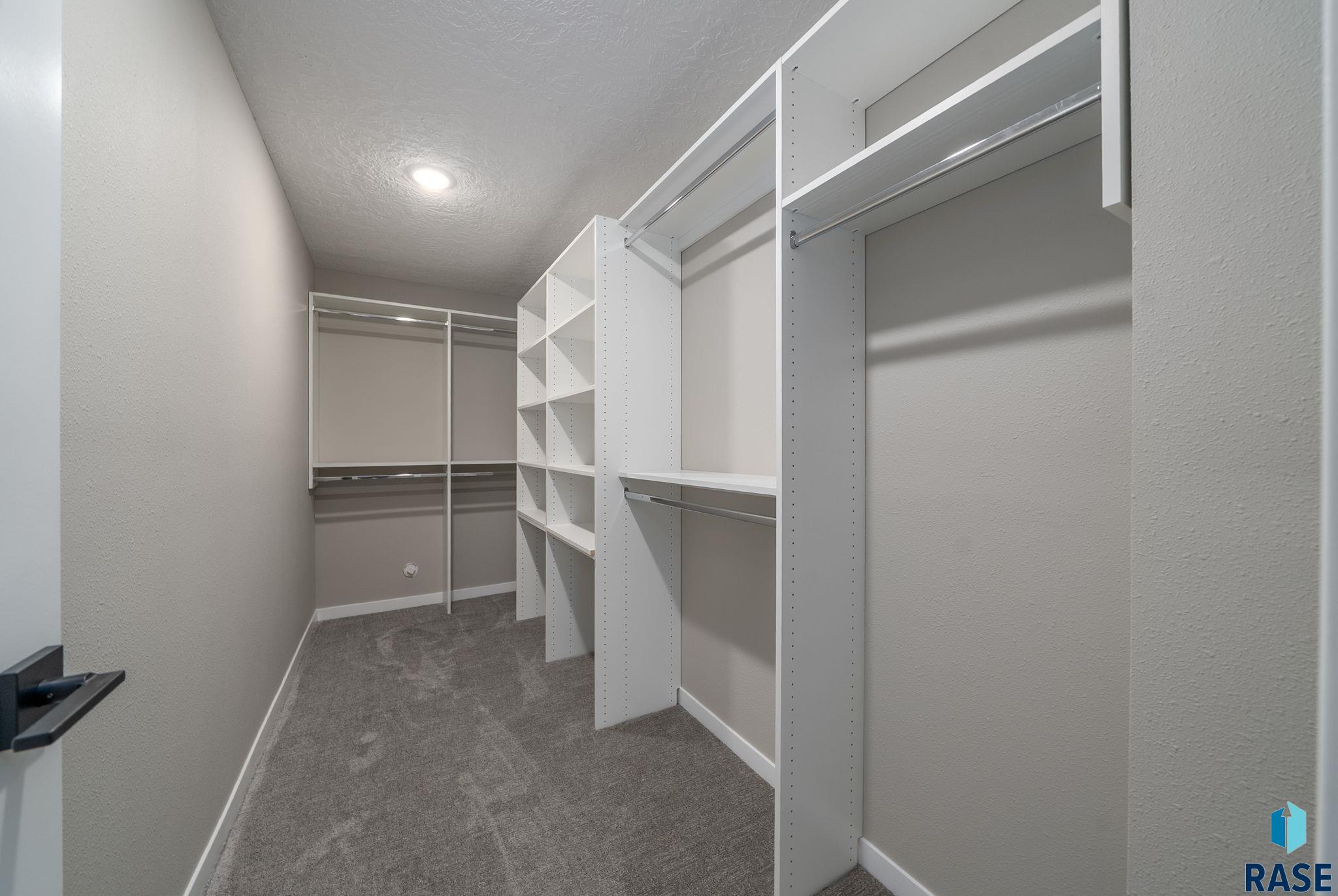 Harrisburg, South Dakota 57032, United States, 4 Bedrooms Bedrooms, ,2 BathroomsBathrooms,Residential,Active,235841