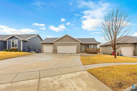 Photo of 5801 W Bream Ct, Sioux Falls, SD 57107 (MLS # 22601447)