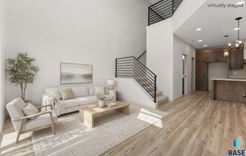 Photo of 8621 W Shoreline Pl, Sioux Falls, SD 57107 (MLS # 22602255)