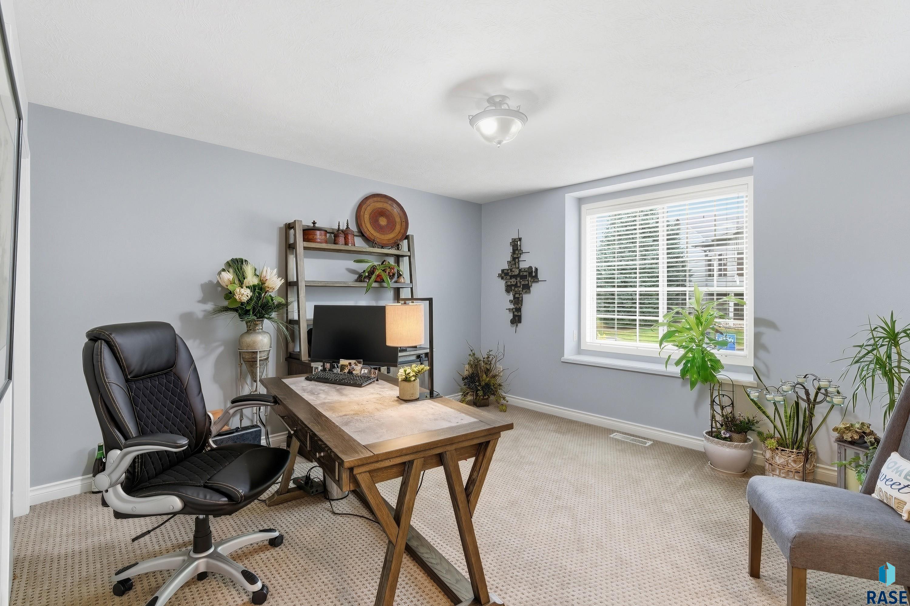 Sioux Falls, South Dakota 57108, United States, 3 Bedrooms Bedrooms, ,2 BathroomsBathrooms,Residential,Active,229762