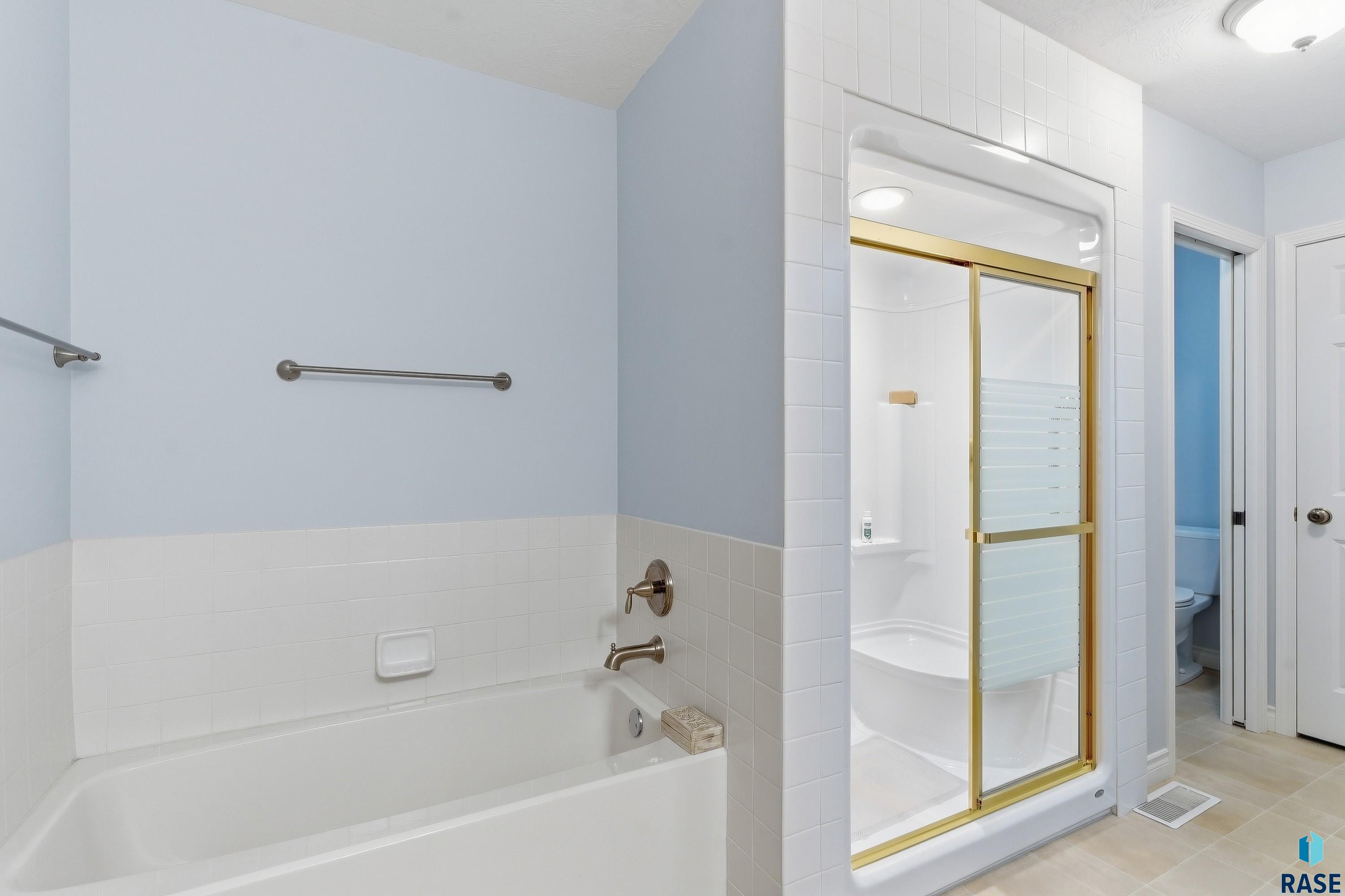 Sioux Falls, South Dakota 57108, United States, 3 Bedrooms Bedrooms, ,2 BathroomsBathrooms,Residential,Active,229762