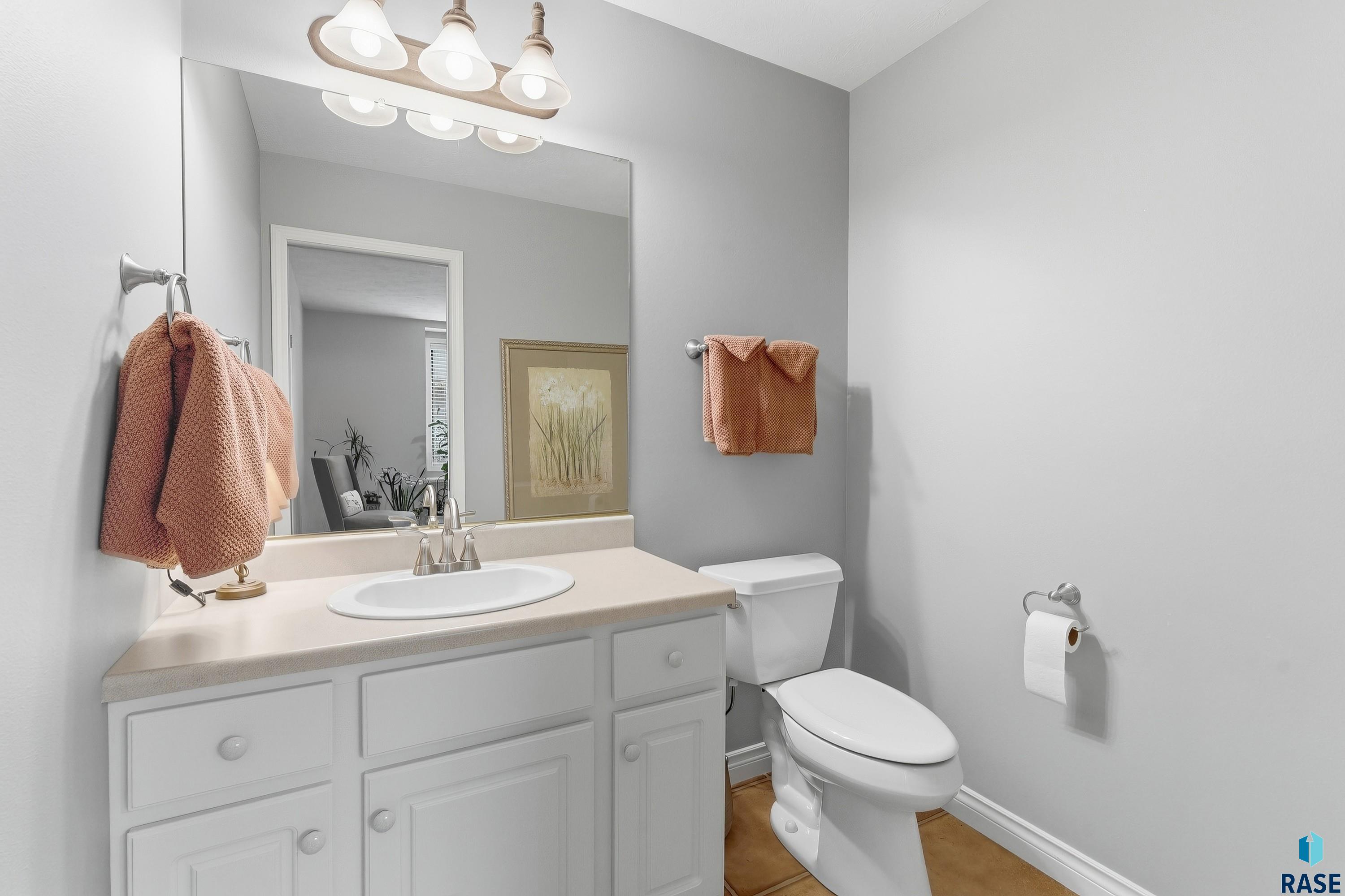 Sioux Falls, South Dakota 57108, United States, 3 Bedrooms Bedrooms, ,2 BathroomsBathrooms,Residential,Active,229762