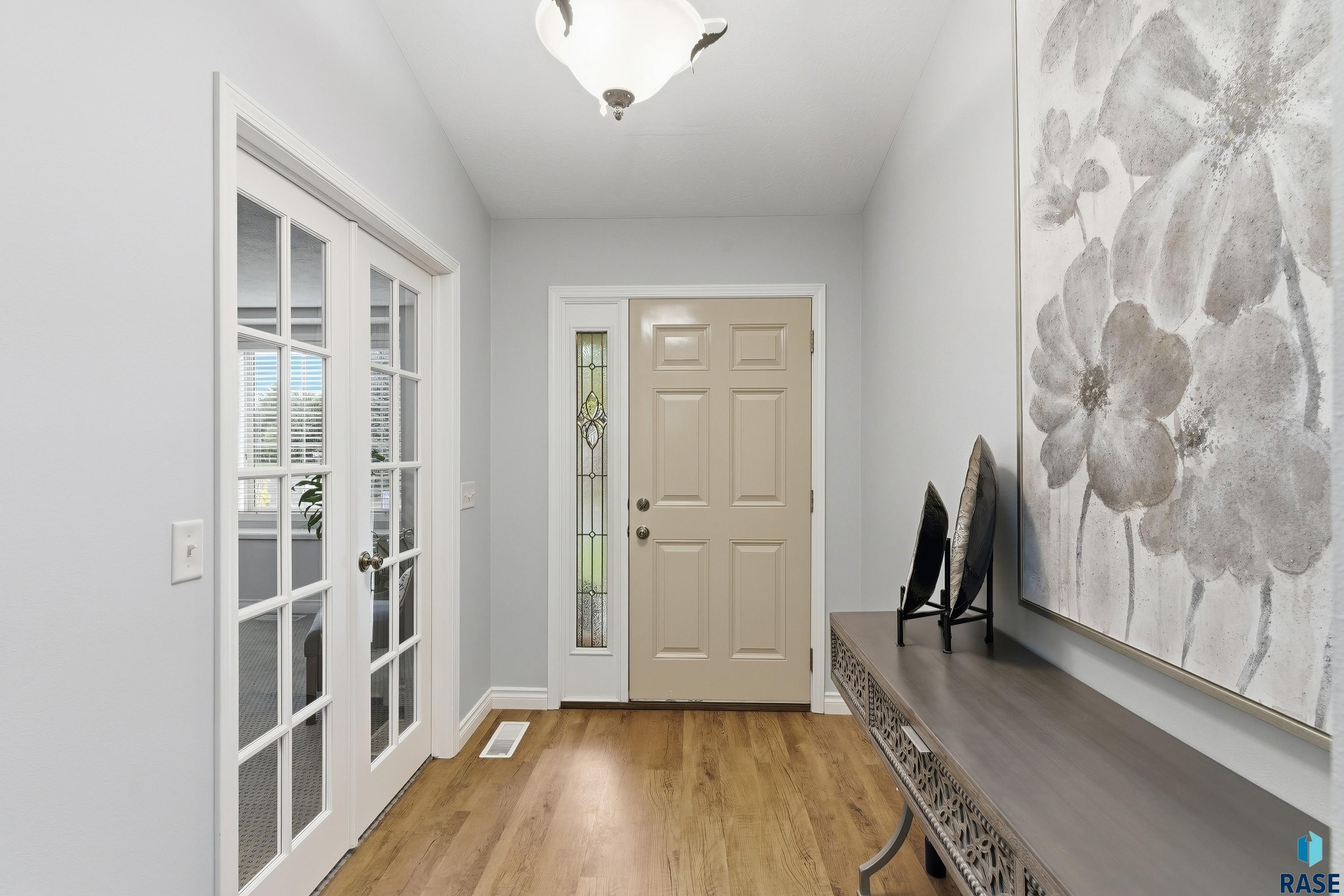 Sioux Falls, South Dakota 57108, United States, 3 Bedrooms Bedrooms, ,2 BathroomsBathrooms,Residential,Active,229762