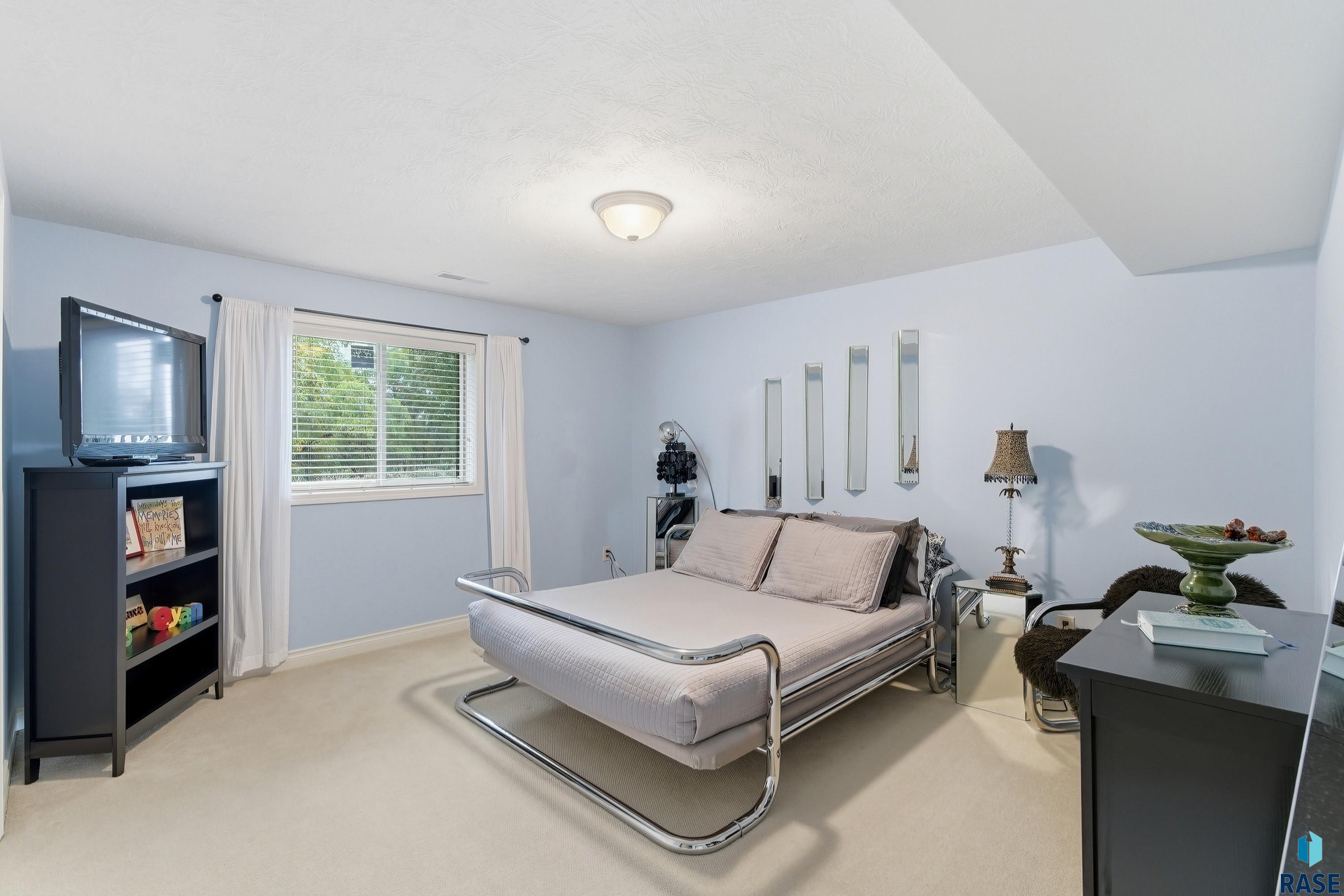 Sioux Falls, South Dakota 57108, United States, 3 Bedrooms Bedrooms, ,2 BathroomsBathrooms,Residential,Active,229762