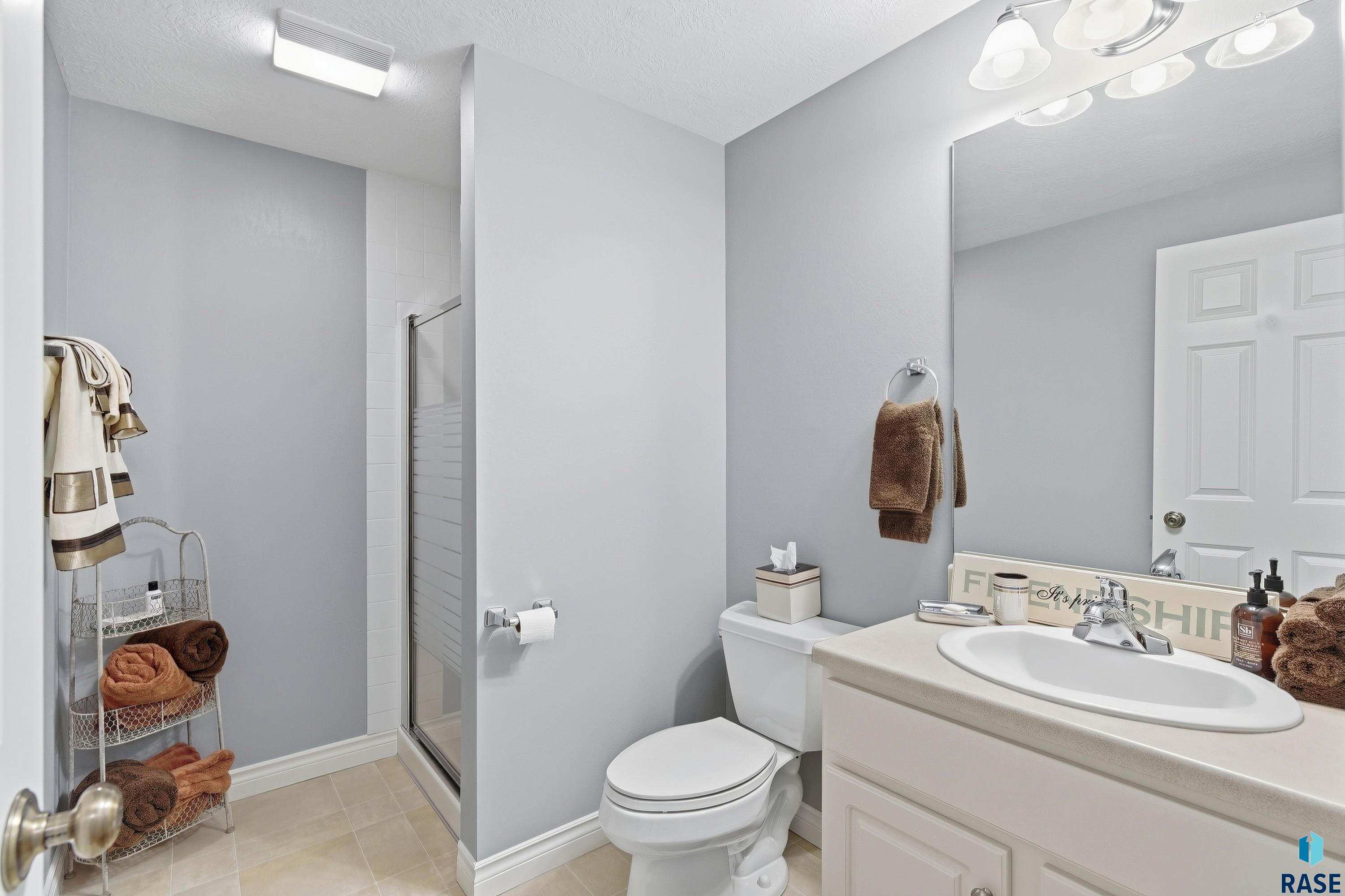 Sioux Falls, South Dakota 57108, United States, 3 Bedrooms Bedrooms, ,2 BathroomsBathrooms,Residential,Active,229762