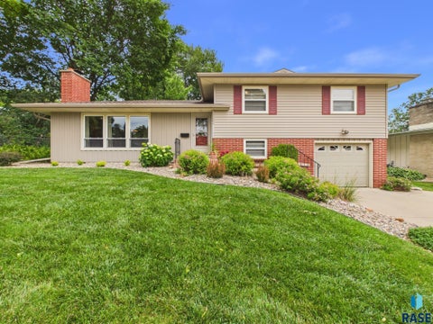 Homes For Sale - 3004 S Carter Place<br/> Sioux Falls, SD 57105