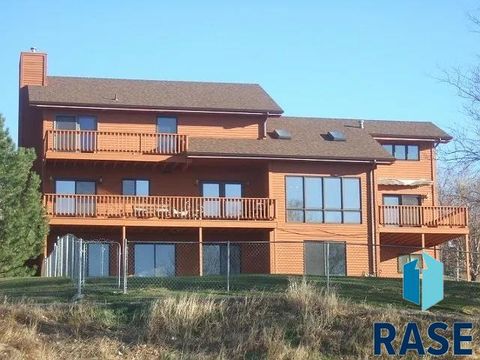 Photo of 417 N Sanborn St, Chamberlain, SD 57325 (MLS # 22601939)