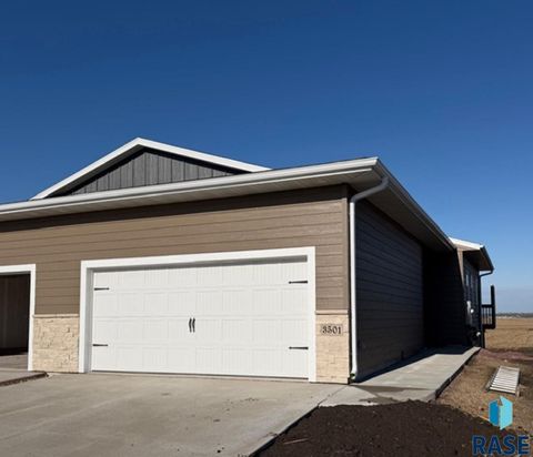 Photo of 3501 S Heather Ave, Sioux Falls, SD 57106 (MLS # 22602954)