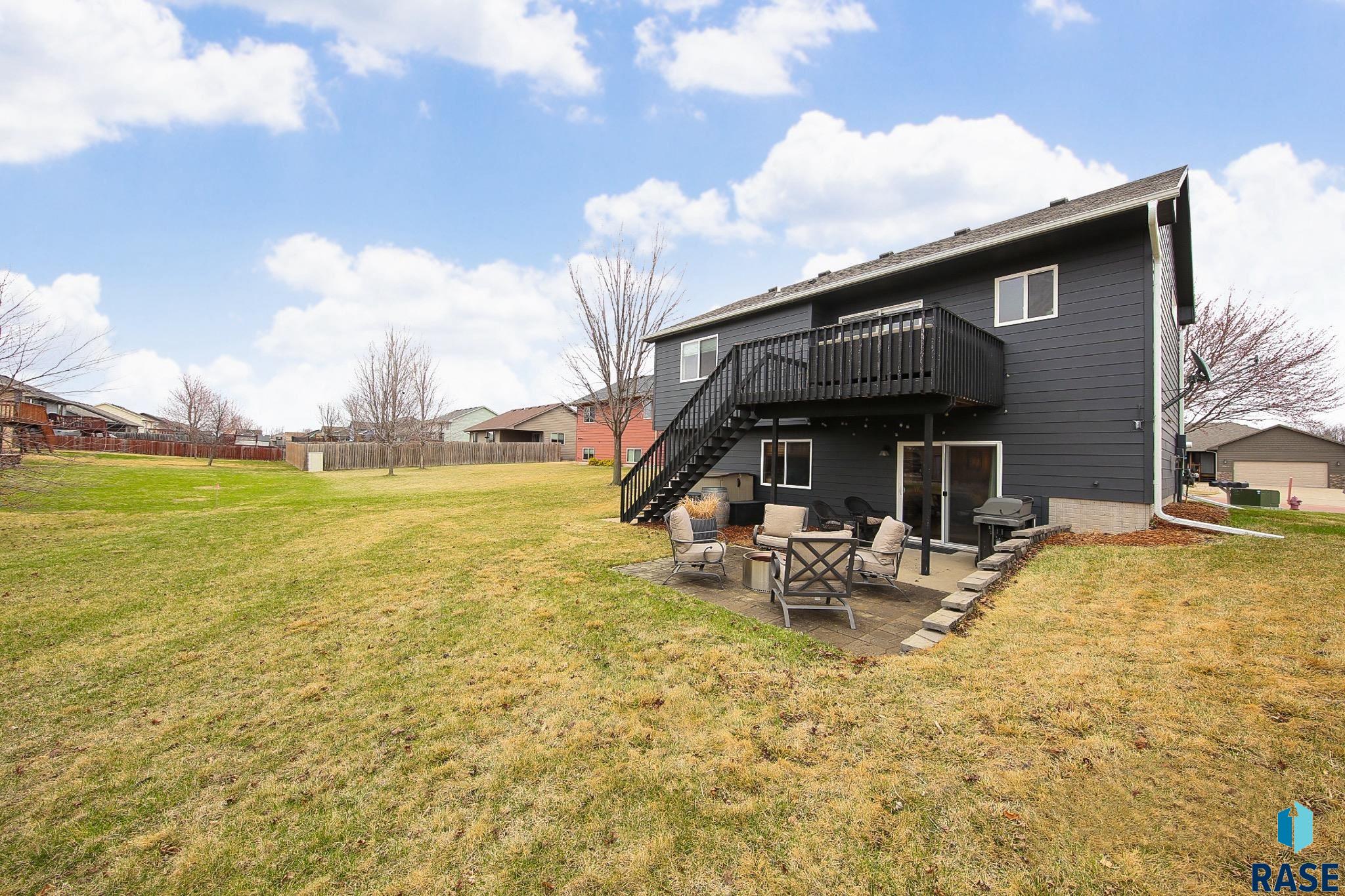 Harrisburg, South Dakota 57032, United States, 4 Bedrooms Bedrooms, ,3 BathroomsBathrooms,Residential,Pending,246194