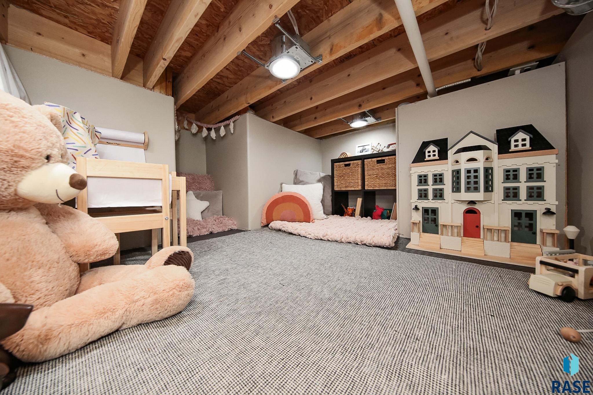 Harrisburg, South Dakota 57032, United States, 4 Bedrooms Bedrooms, ,3 BathroomsBathrooms,Residential,Pending,246194