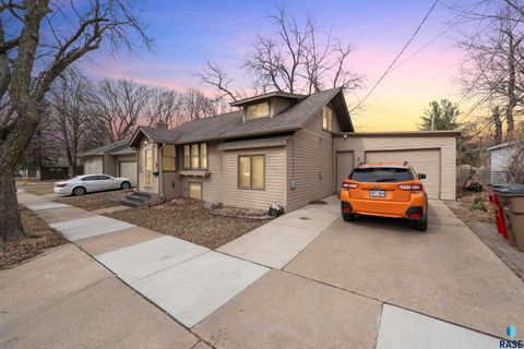 Photo of 1016 W 27th St, Sioux Falls, SD 57105 (MLS # 22602137)