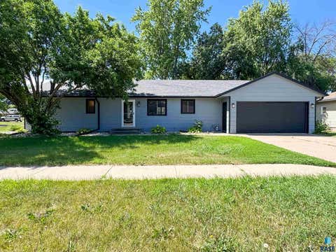 Photo of 221 E 5th Ave, Lennox, SD 57039 (MLS # 22606190)