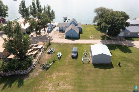 Photo of 114 N Lake Dr, Castlewood, SD 57223 (MLS # 22602569)