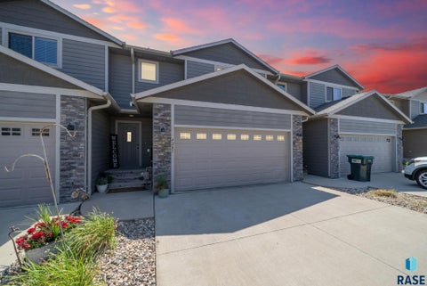Townhouse For Sale - 4205 N Knob Hill Ct Court<br/> Sioux Falls, SD 57107
