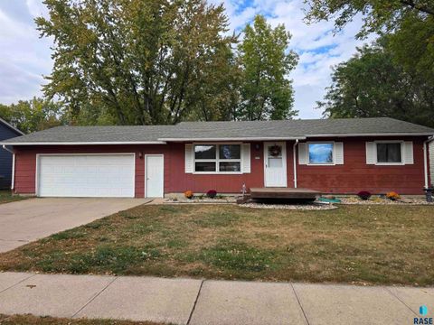 Photo of 6712 W 47th St Street, Sioux Falls, SD 57106 (MLS # 22508013)