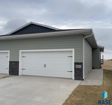 Photo of 9621 W Tunis Dr, Sioux Falls, SD 57106 (MLS # 22602106)