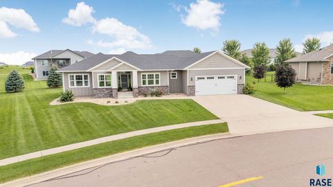 Photo of 8400 E Willow Wood St, Sioux Falls, SD 57110 (MLS # 22602209)