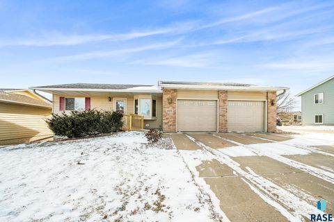 Photo of 6109 W 43rd St, Sioux Falls, SD 57106 (MLS # 22600607)