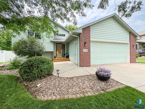 Homes For Sale - 5101 S Arden Avenue<br/> Sioux Falls, SD 57108