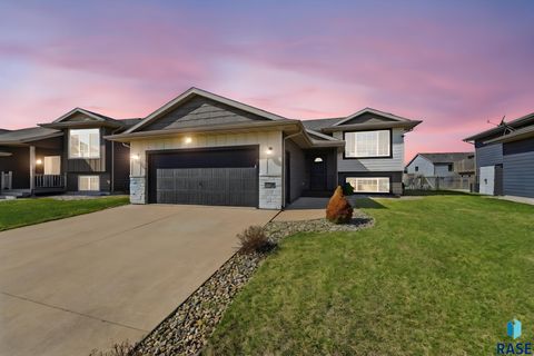 Homes For Sale - 3021 S Keyrell Drive<br/> Sioux Falls, SD 57106