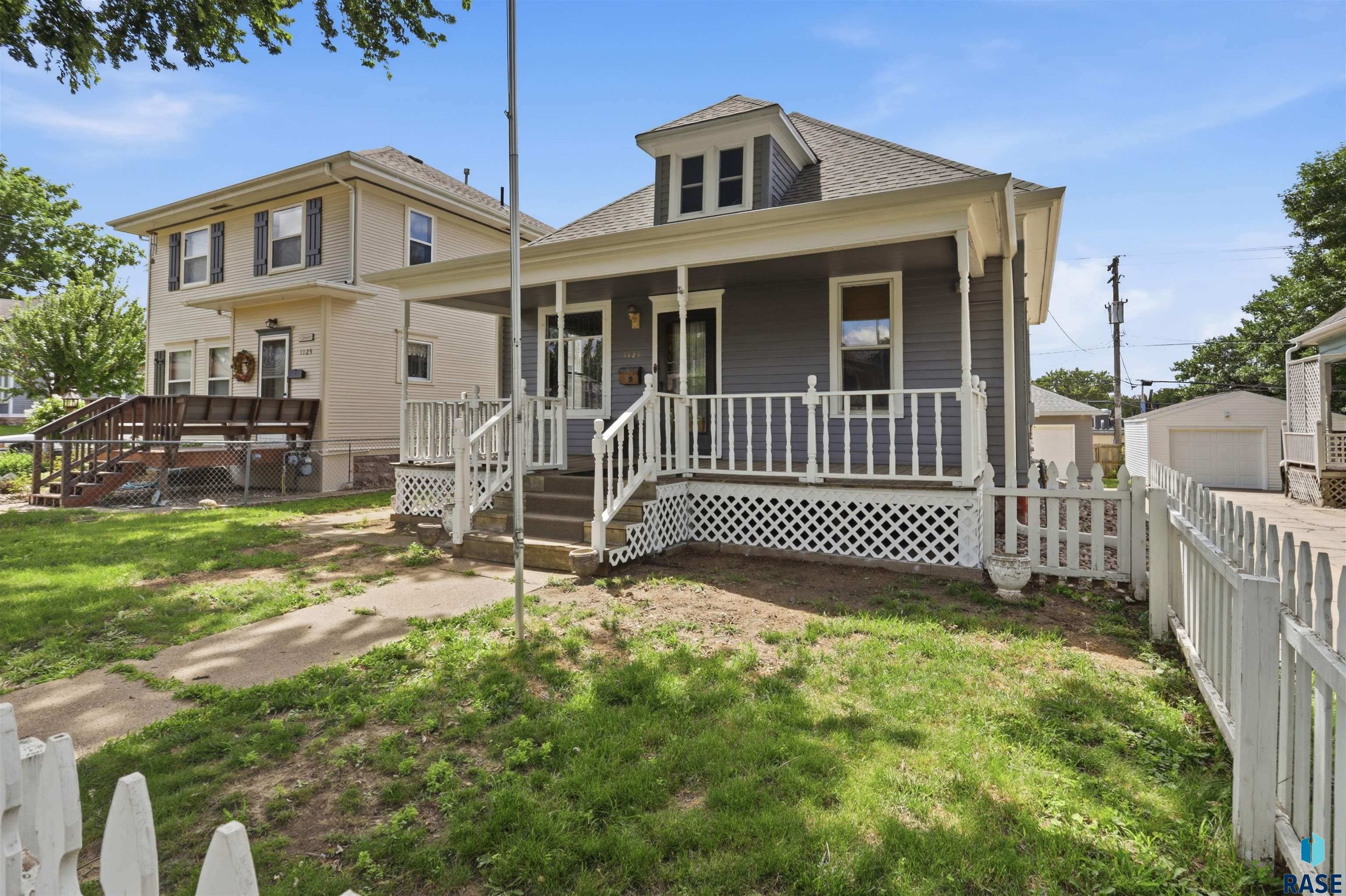 Photo 1 of 28 — 1121 S Dakota Ave, Sioux Falls, SD 57105