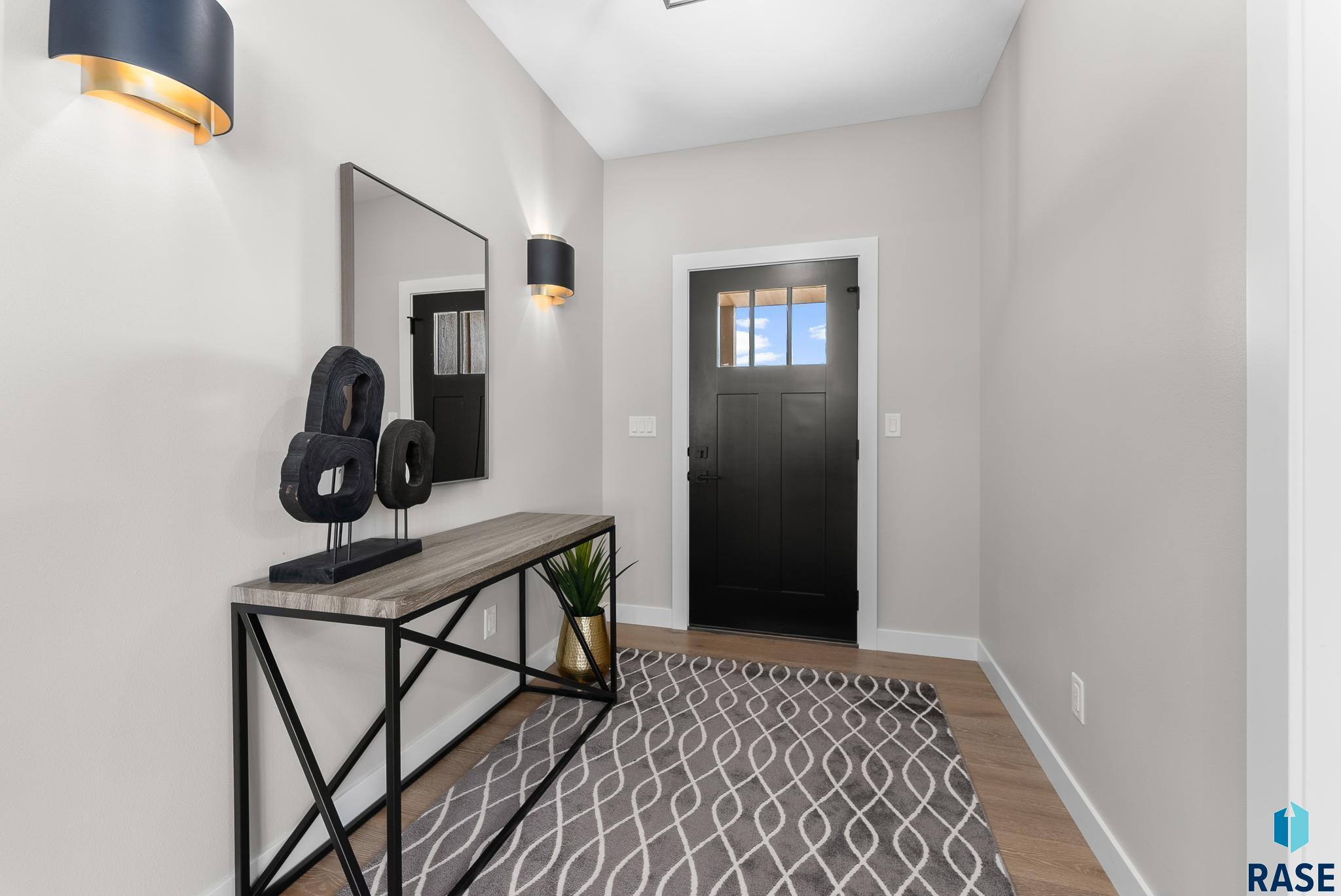 1714 N Medallion Cir