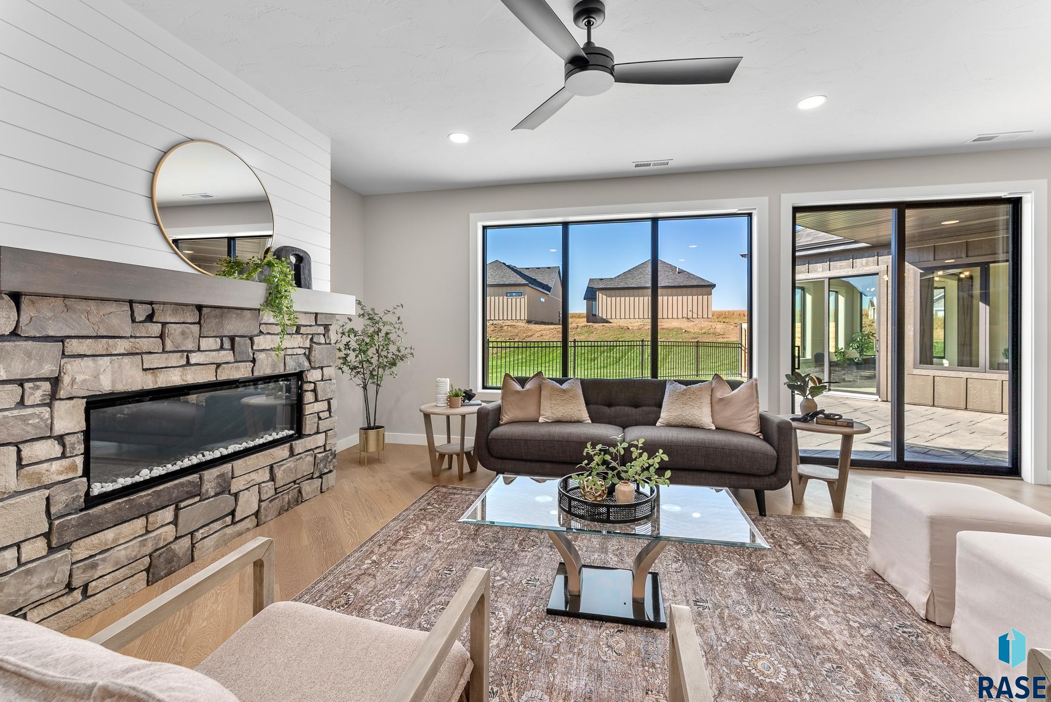 1714 N Medallion Cir