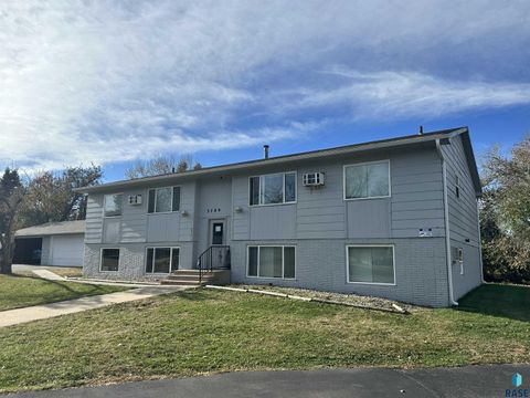 Photo of 3709 S Cathy Ave, Sioux Falls, SD 57106 (MLS # 22508741)