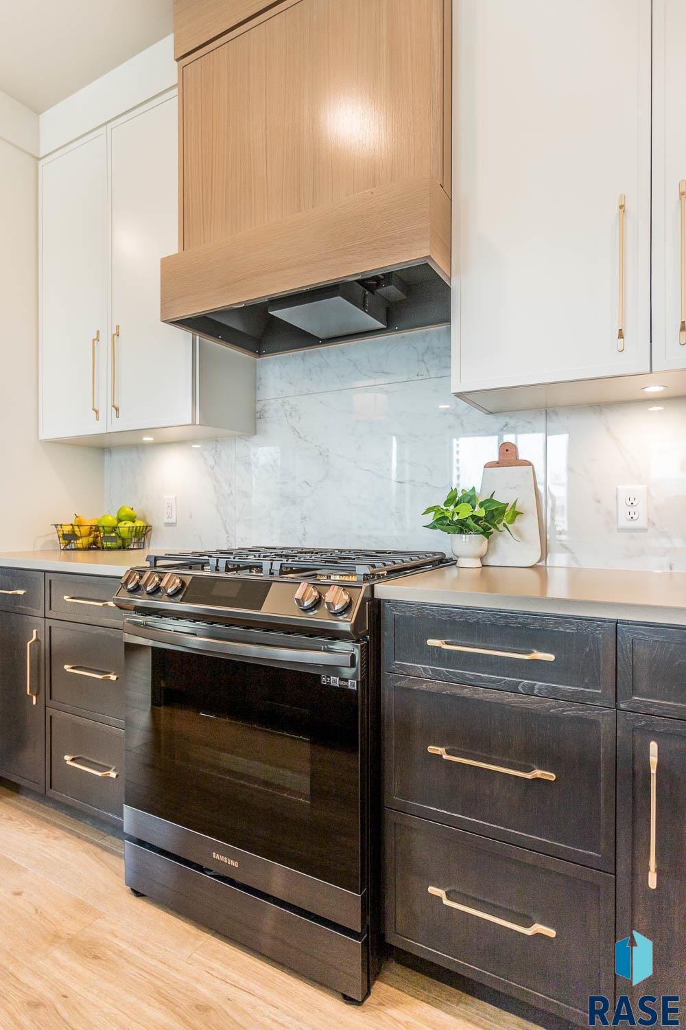 2714 S Oriya Pl