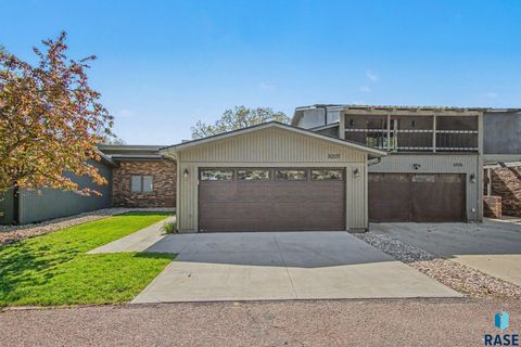 Townhouse For Sale - 5207 E Valley Oaks Place<br/> Sioux Falls, SD 57110