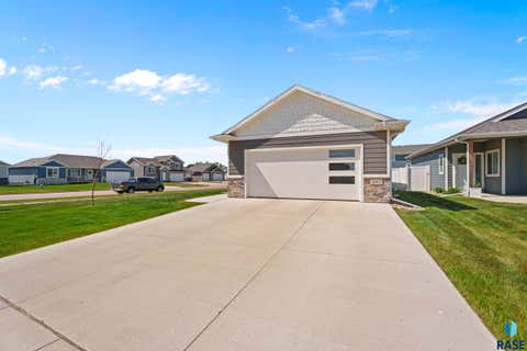 Homes For Sale - 7012 Belgrave Trail<br/> Sioux Falls, SD 57106