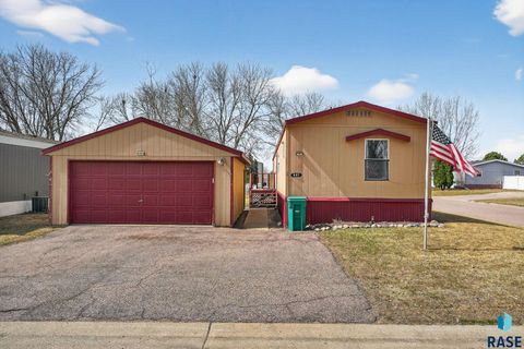 Photo of 607 Bobwhite Pl, Sioux Falls, SD 57107 (MLS # 22602159)